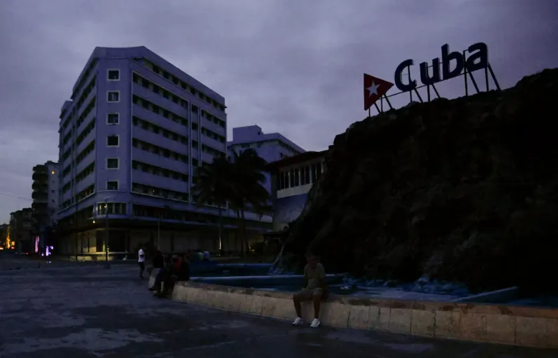 FireShot Capture 14850 - Crisis en Cuba_ la isla volvió a sufrir un apagón total tras fallar_ - www.infobae.com