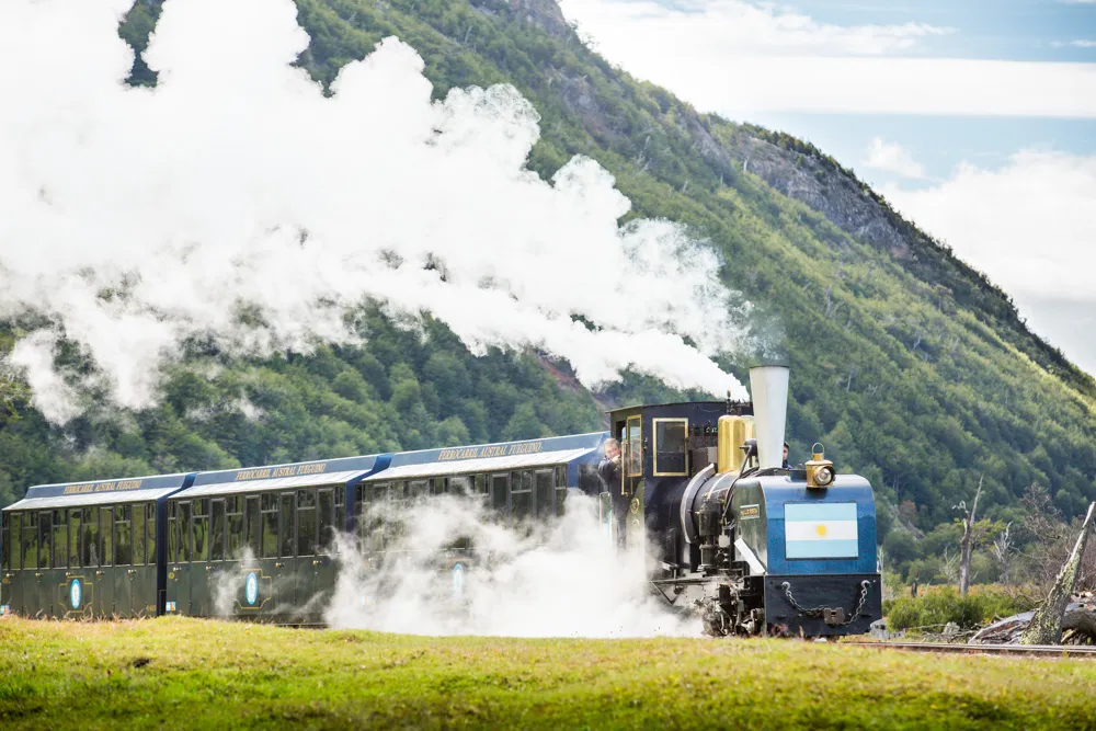 Los Caqueunes Tren Fin del Mundo