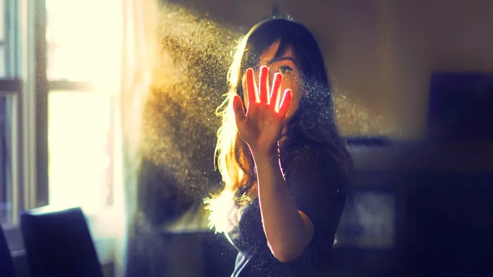 light-woman-ray-and-dust