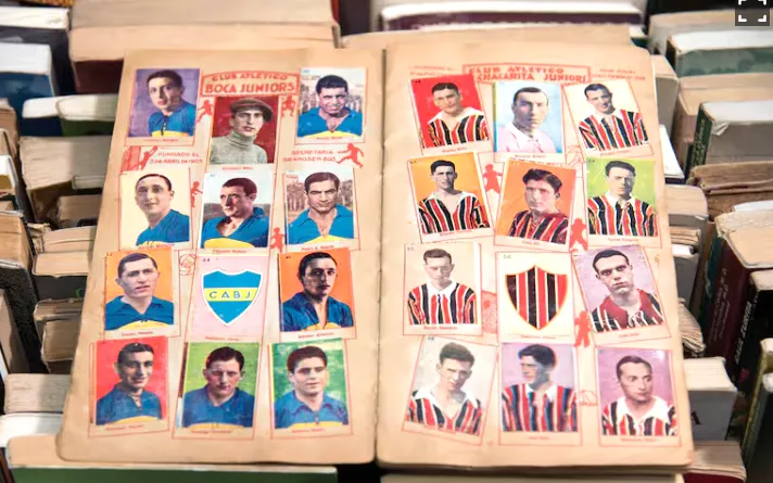 Álbum con figuritas de Argentina Boca Juniors y Chacarita Juniors 1930